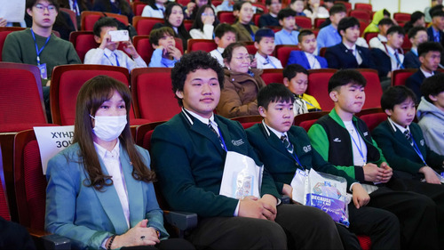 Хөвгүүд сэтгэл зүйн асуудлаа нээхгүй “чимээгүй шаналах” үзэгдэл давамгайлж байна